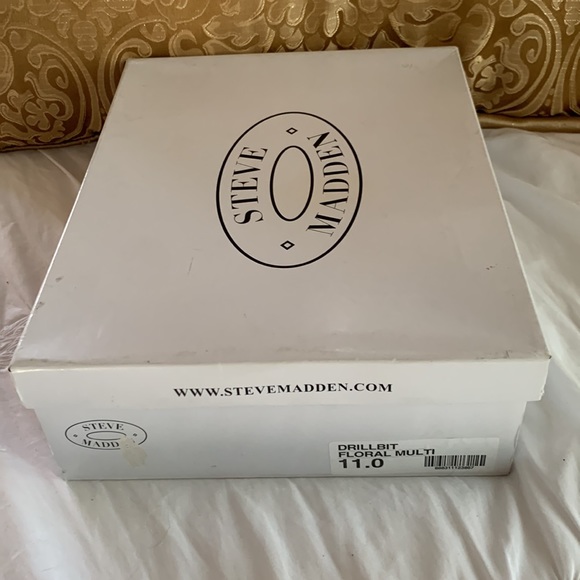 NIB “Steve Madden” open heel floral print ankle boots - Picture 6 of 8